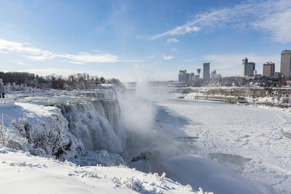 Niagara falls state park snow covered park